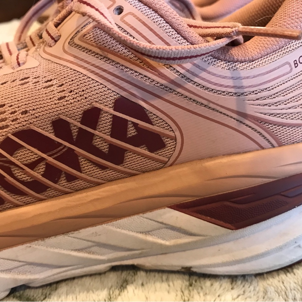 🌸Hoka One One Women's Bondi 7 - Misty Rose/Cordovan EUC 
ladies size 7🌸